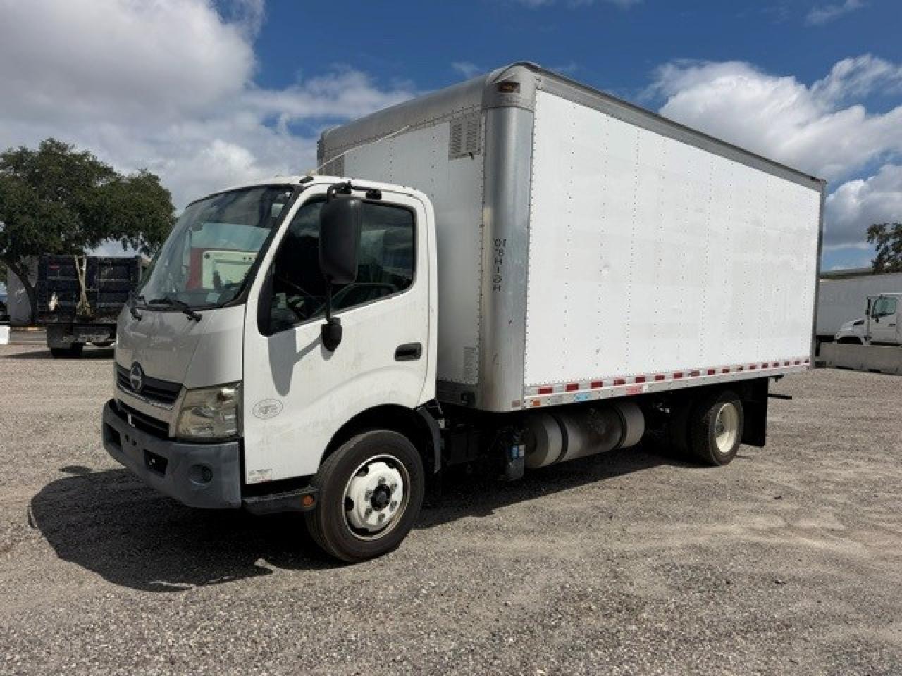 2018 Hino 195 Morgan 18' Dry Box