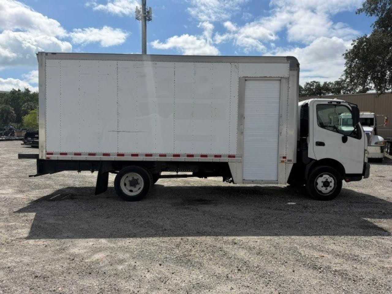 2018 Hino 195 Morgan 18' Dry Box Tampa FL