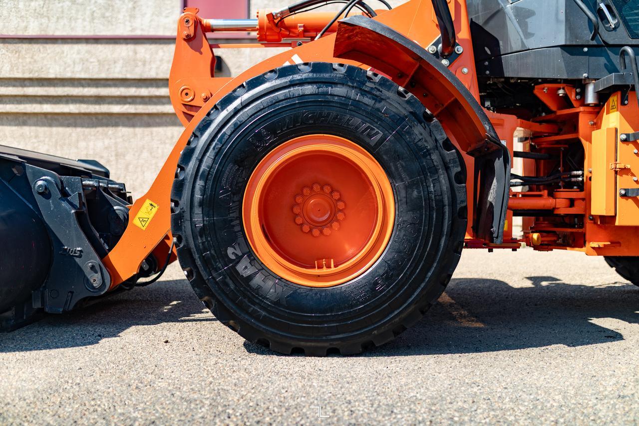 2018 Hitachi ZW 140-5B Wheel Loader Bucket Diesel Red Deer AB