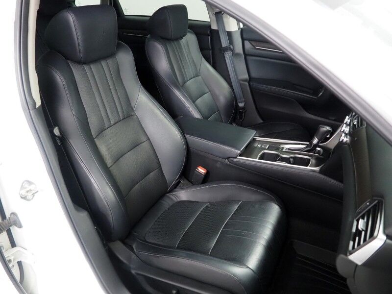 2018 Honda Accord Sedan Touring 1.5T *HEADS-UP DISPLAY, NAVIGATION, ADAPTIVE CRUISE, SAFETY ALERTS, BACKUP-CAMERA, COLOR TOUCHSCREEN, MOONROOF, LEATHER, CLIMATE SEATS, REMOTE START, WIRELESS CHARGING, ANDROID & APPLE