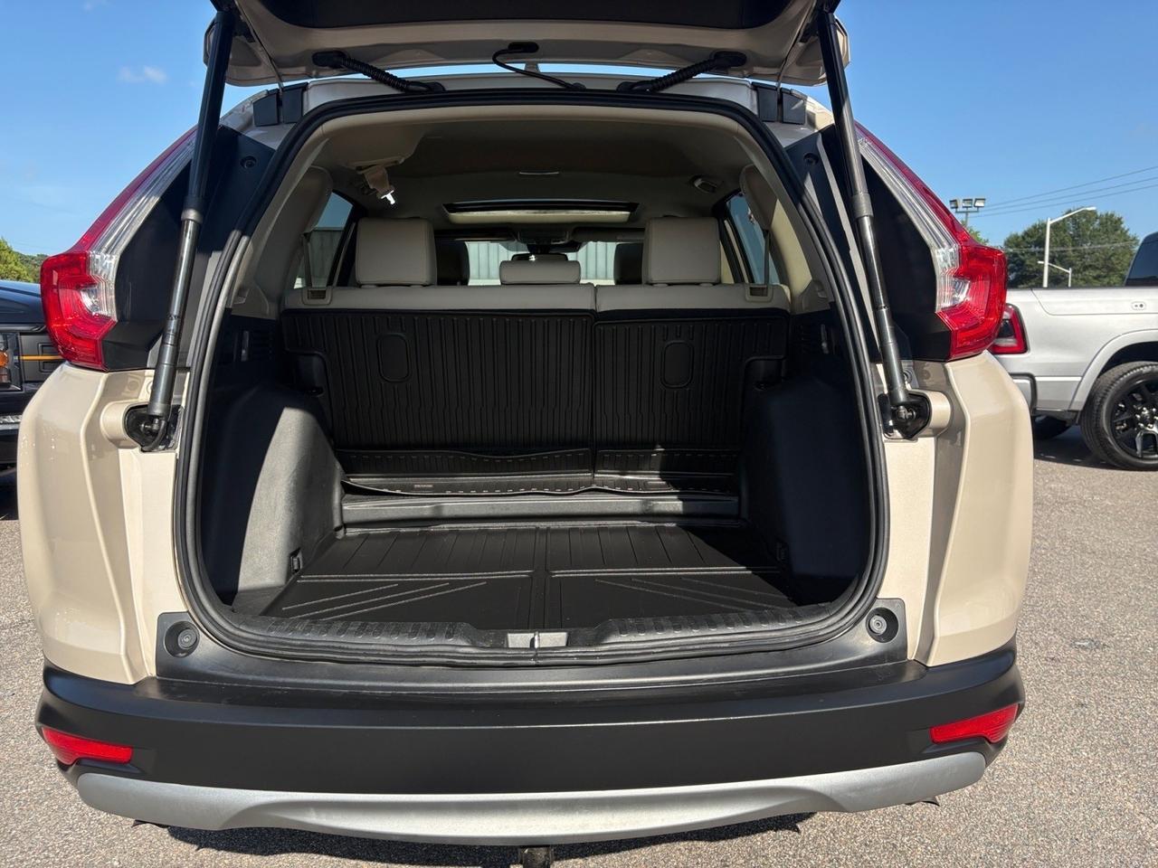 2018 Honda CR-V EX-L, POWER LIFTGATE, BLIND SPOT ALERTS, SUNROOF, AUTO START/STOP, HEATED SEATS. NAVIGATION, REMOTE KEYLESS ENTRY, LOW MILEAGE, CLEAN CERTIFIED CARFAX, PERFECT FOR A SUMMER FAMILY VACATION! Virginia Beach VA