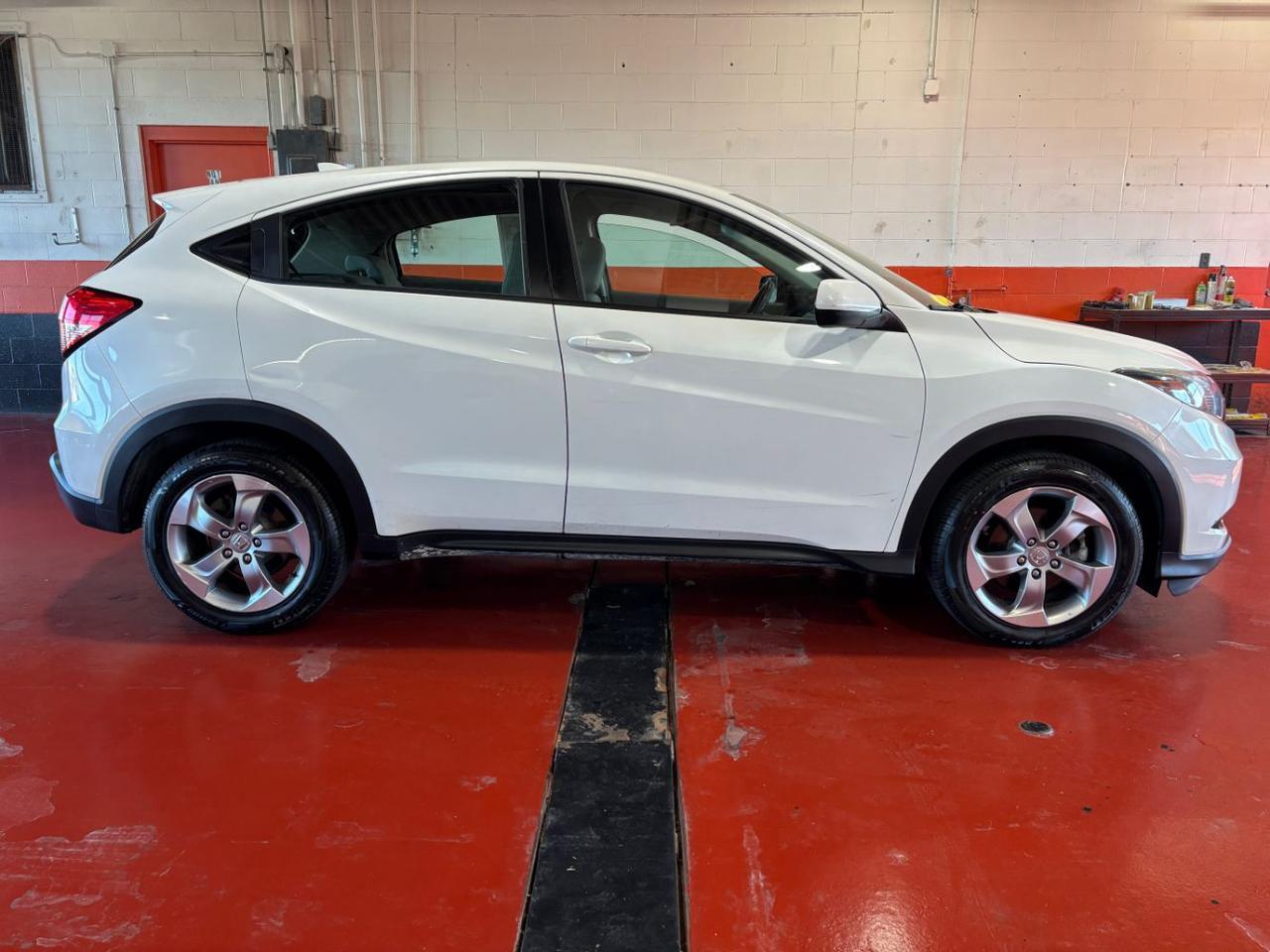 White Orchid Pearl 2018 Honda HR-V SUV / Crossover Front-Wheel Drive Automatic