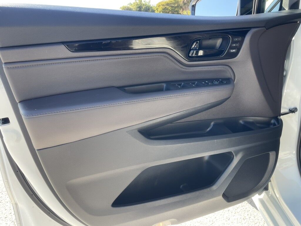 2018 Honda Odyssey Elite~CLEAN CARFAX~1-OWNER~AUTO START/STOP~BLUETOOTH~DRIVER ASSISTANCE PACKAGE~HEATED SEATS~LANE KEEPING ASSIST~NAVIGATION~PREMIUM SOUND~PUSH-BUTTON START~REMOTE ENGINE START~TRAILER HITCH~VIDEO SYSTEM Sarasota FL