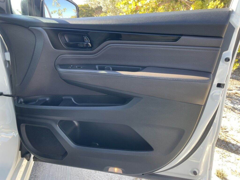 2018 Honda Odyssey Elite~CLEAN CARFAX~1-OWNER~AUTO START/STOP~BLUETOOTH~DRIVER ASSISTANCE PACKAGE~HEATED SEATS~LANE KEEPING ASSIST~NAVIGATION~PREMIUM SOUND~PUSH-BUTTON START~REMOTE ENGINE START~TRAILER HITCH~VIDEO SYSTEM Sarasota FL