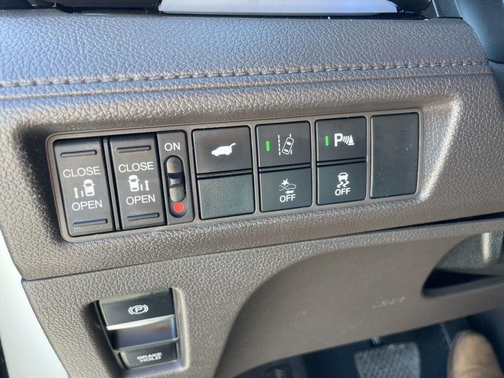 2018 Honda Odyssey Elite~CLEAN CARFAX~1-OWNER~AUTO START/STOP~BLUETOOTH~DRIVER ASSISTANCE PACKAGE~HEATED SEATS~LANE KEEPING ASSIST~NAVIGATION~PREMIUM SOUND~PUSH-BUTTON START~REMOTE ENGINE START~TRAILER HITCH~VIDEO SYSTEM Sarasota FL