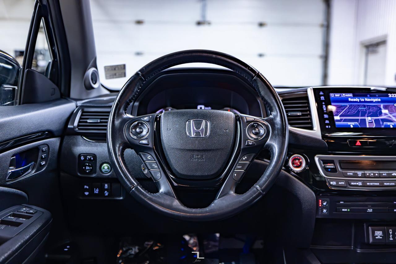 2018 Honda Pilot AWD Touring Leather Roof Nav BCam Red Deer AB