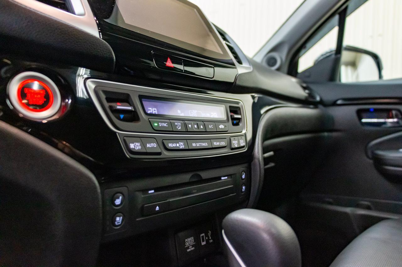 2018 Honda Ridgeline 4x4 Crew Cab Touring Leather Roof Nav Red Deer AB