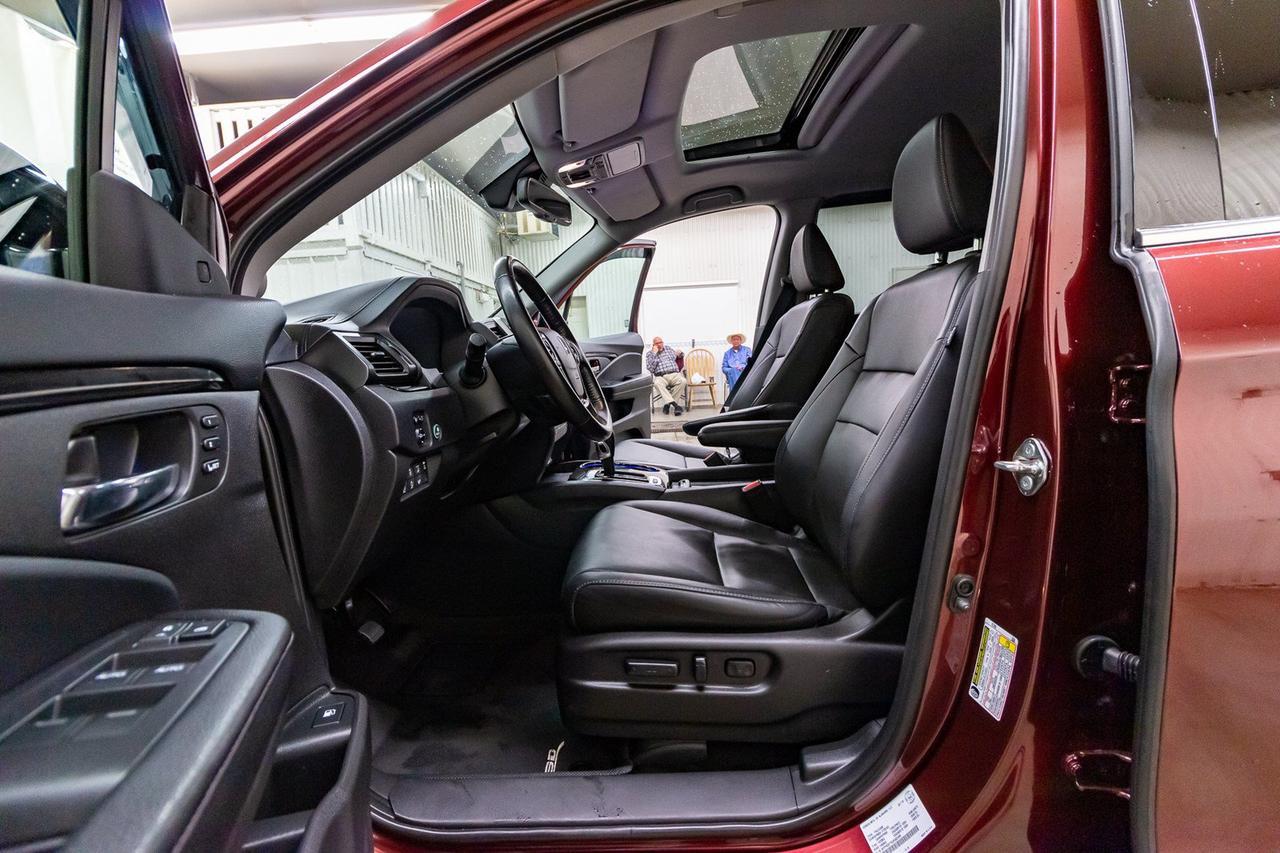 2018 Honda Ridgeline 4x4 Crew Cab Touring Leather Roof Nav Red Deer AB