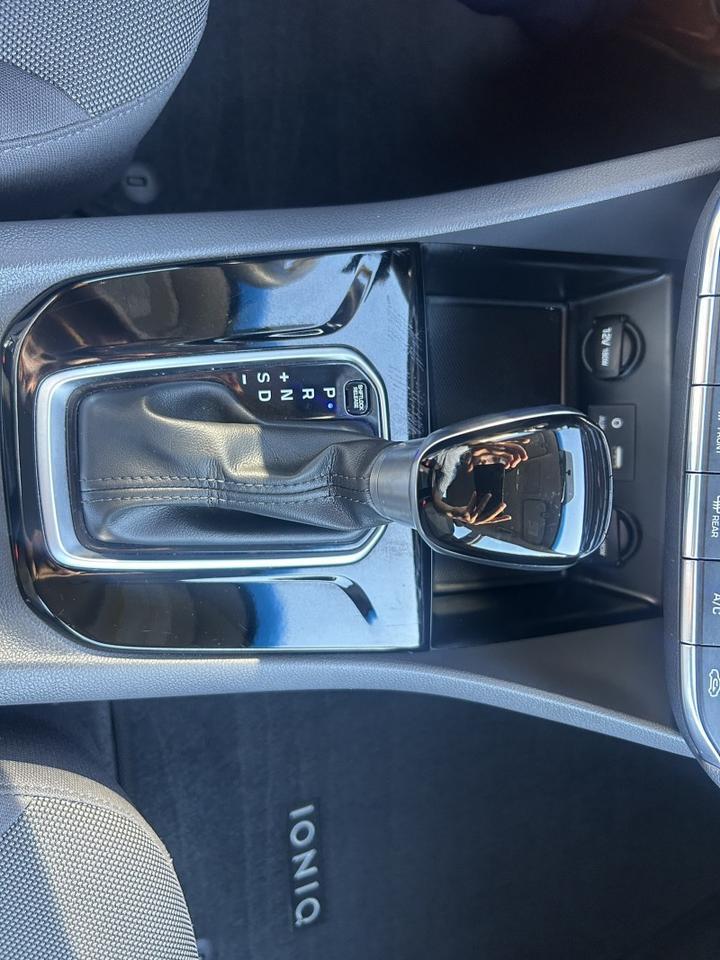 2018 Hyundai Ioniq Hybrid Blue - AMAZING GAS MILEAGE Whitinsville MA