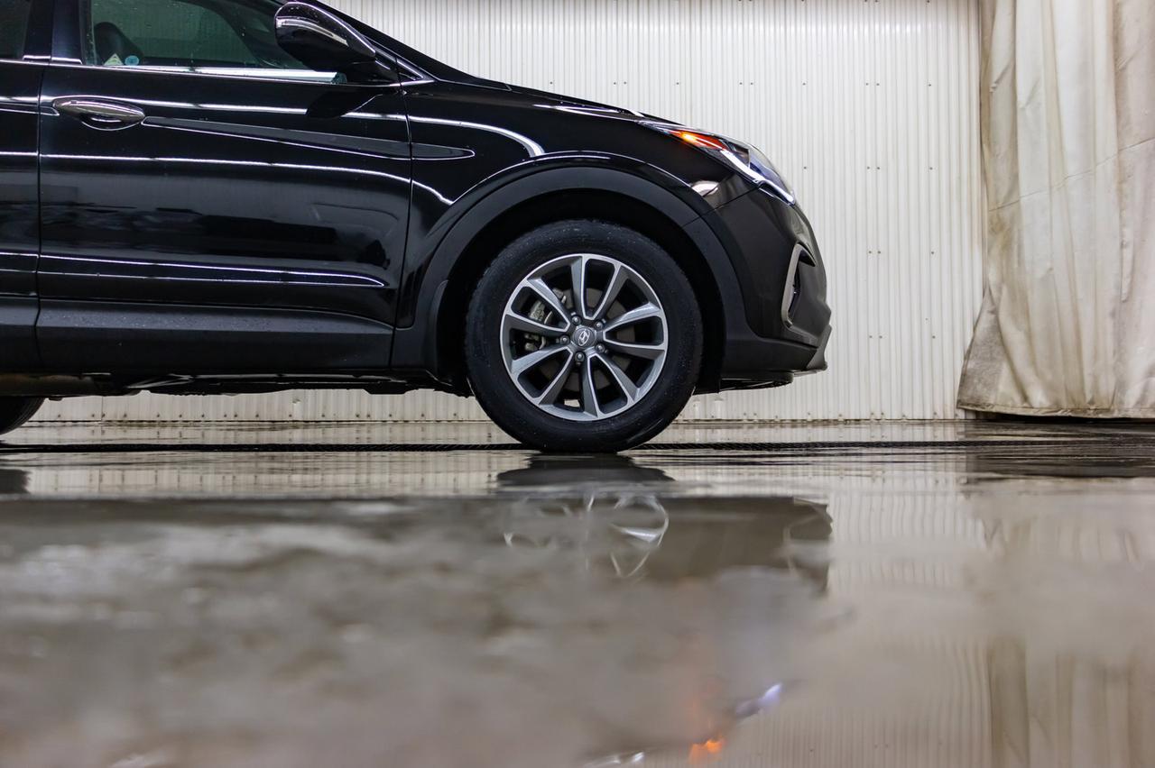 2018 Hyundai Santa Fe XL AWD Luxury Leahter Roof Nav Red Deer AB