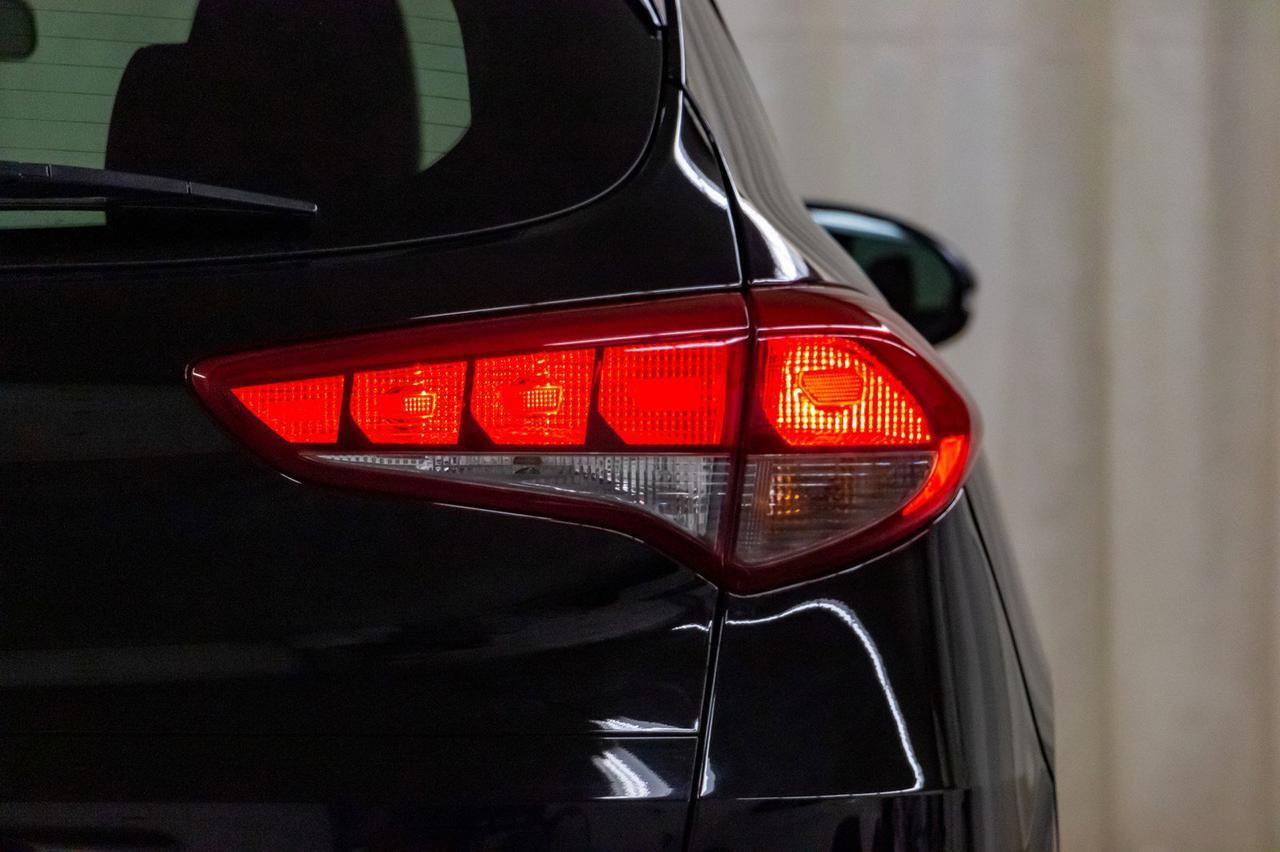 2018 Hyundai Tucson AWD SE Leather Roof BCam Red Deer AB