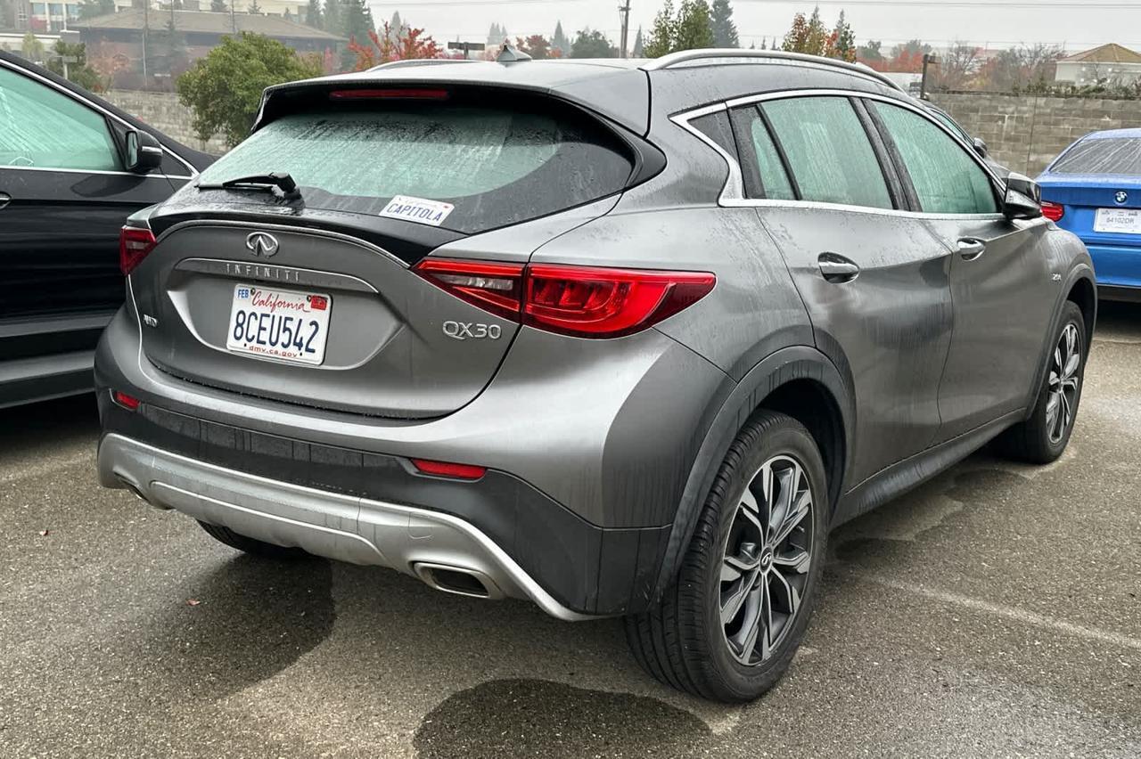 2018 INFINITI QX30 Luxury