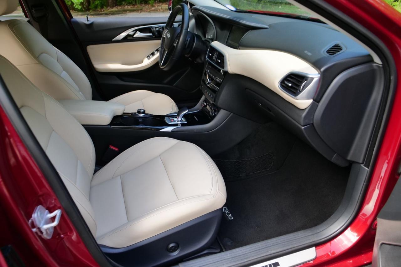 2018 INFINITI QX30 Premium AWD / Pano Sunroof / Heated Front Seats! Lincolnton NC