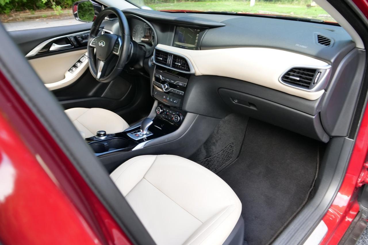 2018 INFINITI QX30 Premium AWD / Pano Sunroof / Heated Front Seats! Lincolnton NC