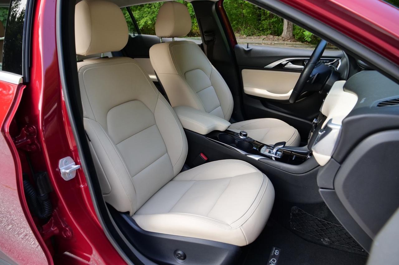 2018 INFINITI QX30 Premium AWD / Pano Sunroof / Heated Front Seats! Lincolnton NC