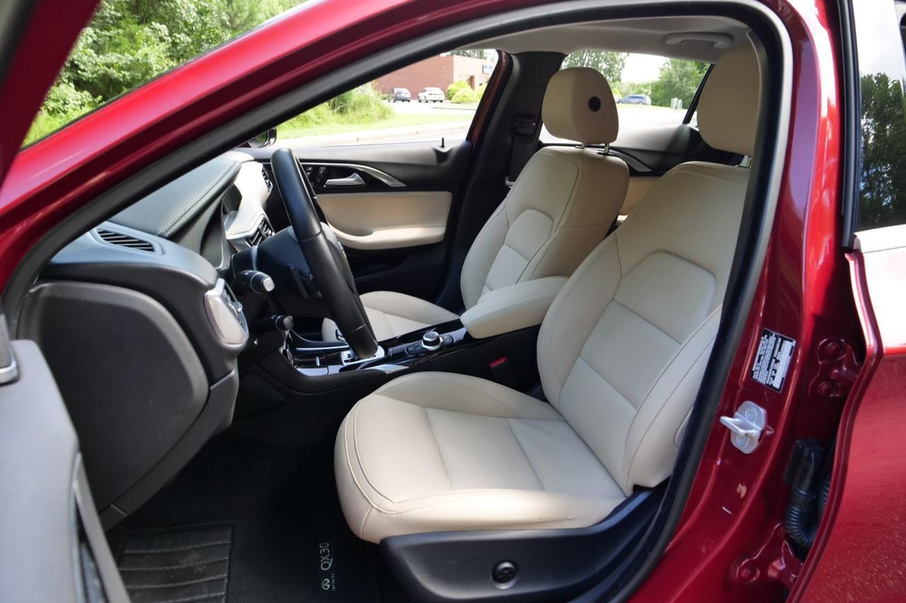 2018 INFINITI QX30 Premium AWD / Pano Sunroof / Heated Front Seats! Lincolnton NC