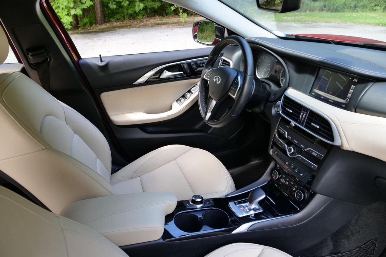 2018 INFINITI QX30 Premium AWD / Pano Sunroof / Heated Front Seats! Lincolnton NC