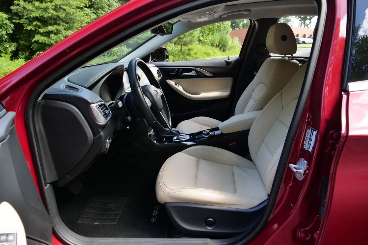 2018 INFINITI QX30 Premium AWD / Pano Sunroof / Heated Front Seats! Lincolnton NC