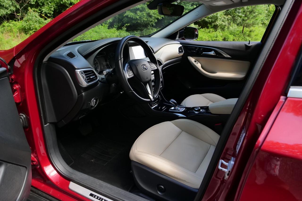 2018 INFINITI QX30 Premium AWD / Pano Sunroof / Heated Front Seats! Lincolnton NC