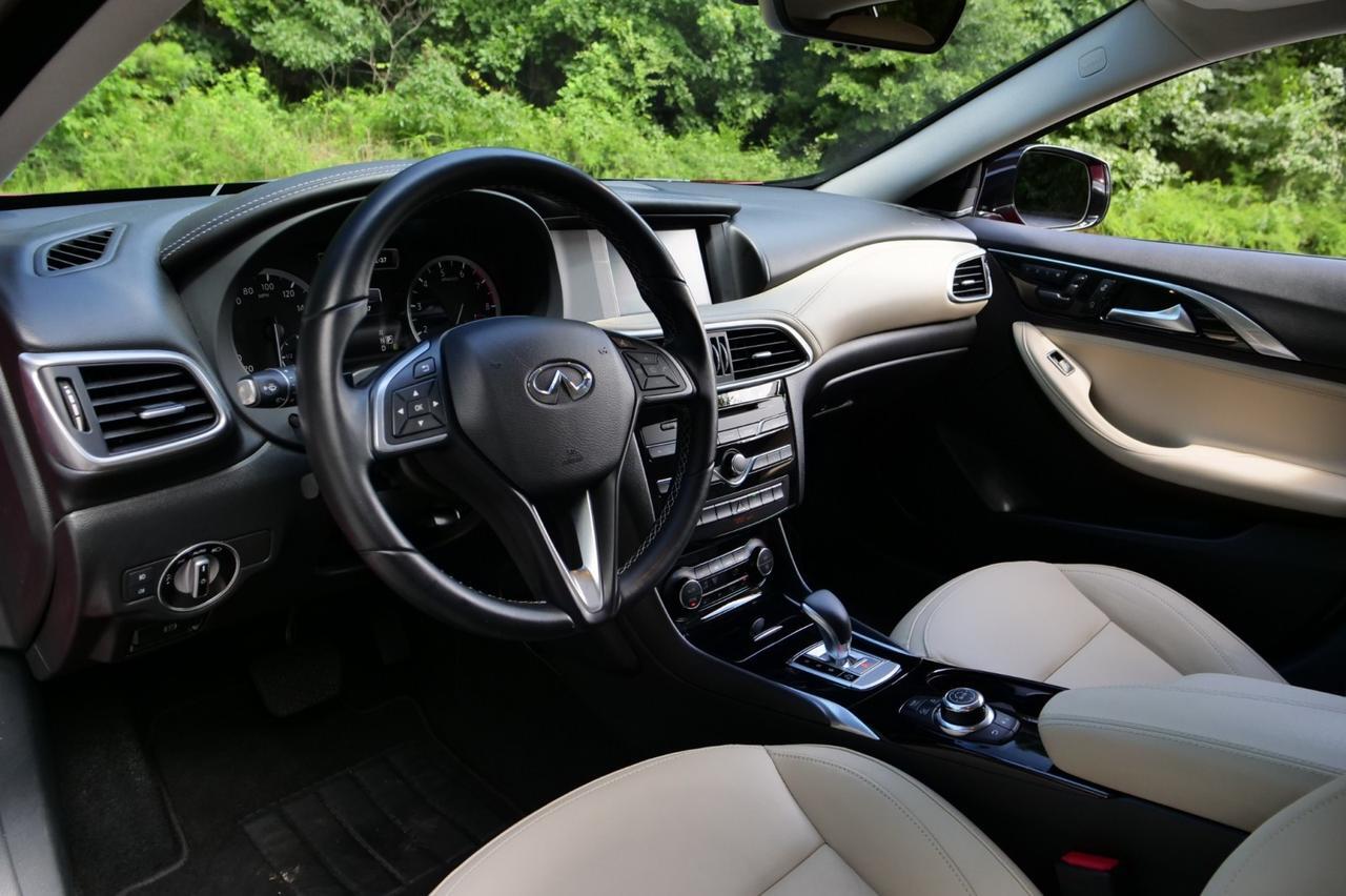 2018 INFINITI QX30 Premium AWD / Pano Sunroof / Heated Front Seats! Lincolnton NC