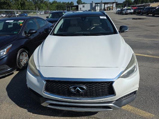 2018 INFINITI QX30 Premium