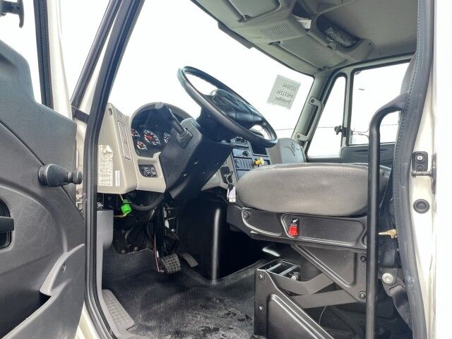 2018 International 4300 26' Dry Freight Truck with 2,500 lbs. Lift Gate Miami FL