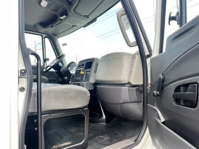 2018 International 4300 26' Dry Freight Truck with 2,500 lbs. Lift Gate Fort Pierce FL