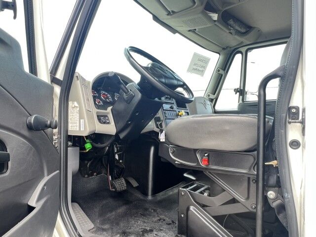 2018 International 4300 26' Dry Freight Truck with 2,500 lbs. Lift Gate Fort Pierce FL