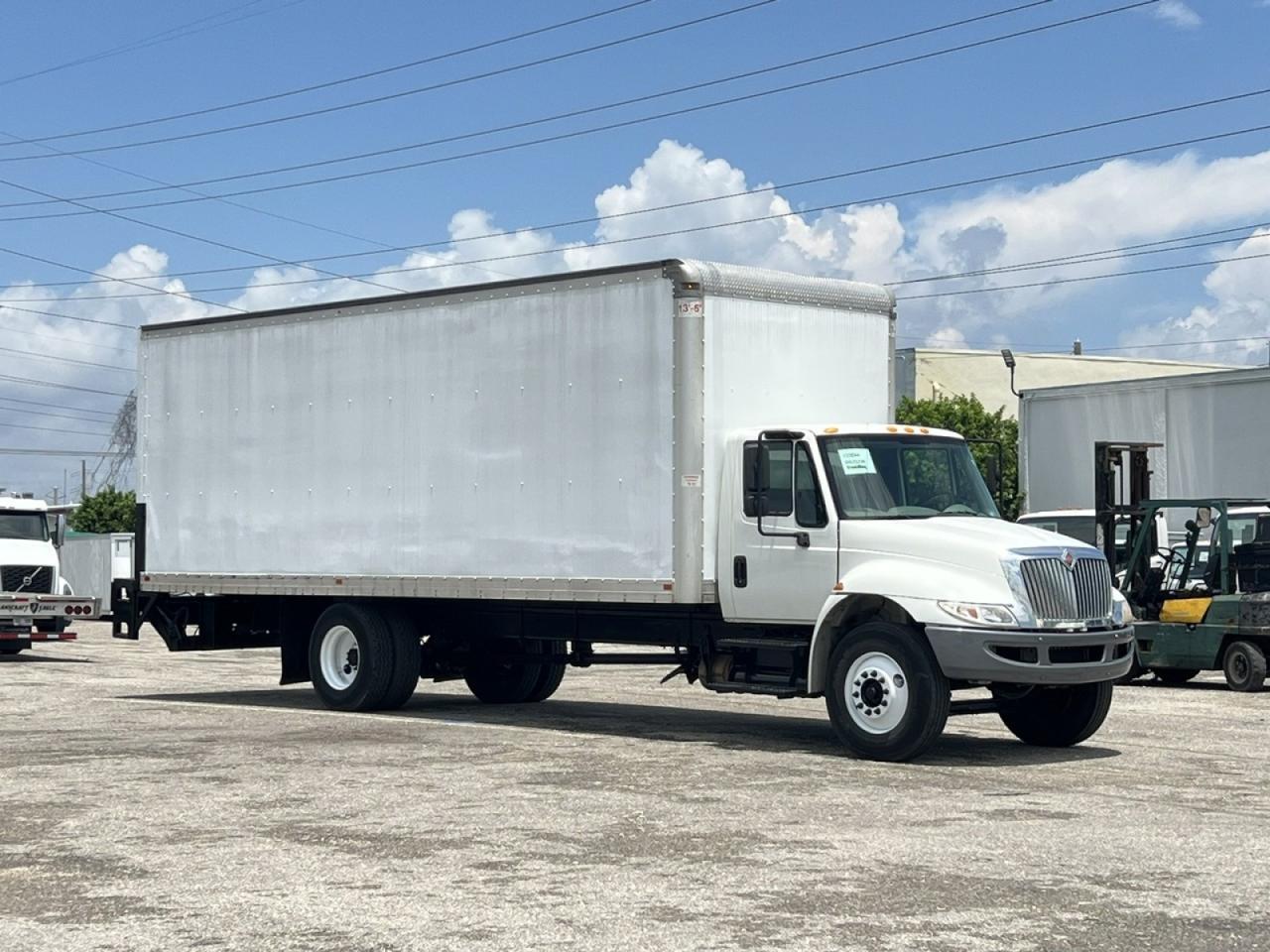 2018 International 4300 26' Dry Freight Truck with 2,500 lbs. Lift Gate