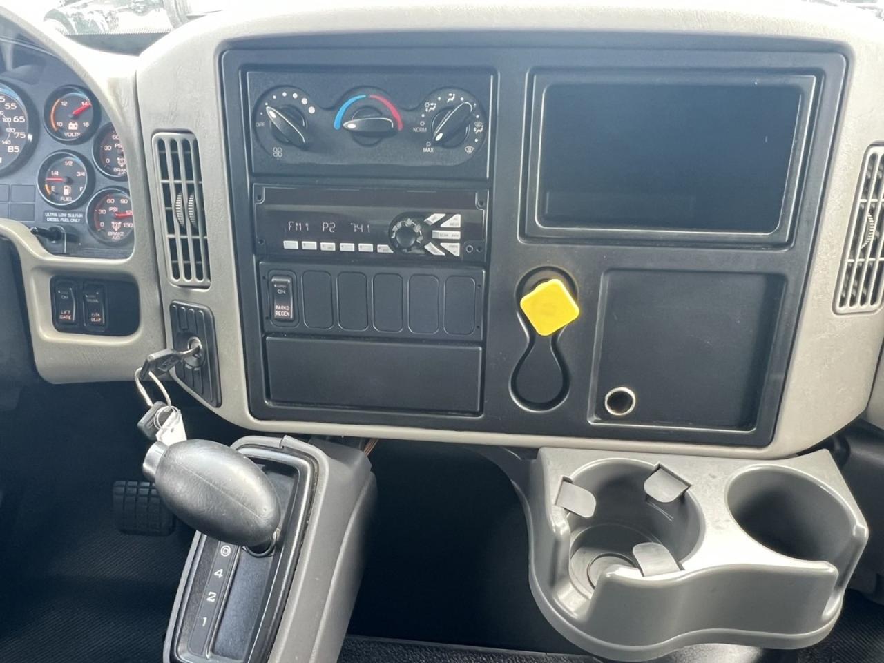 2018 International 4300 26' Dry Freight Truck with 2,500 lbs. Lift Gate Tampa FL