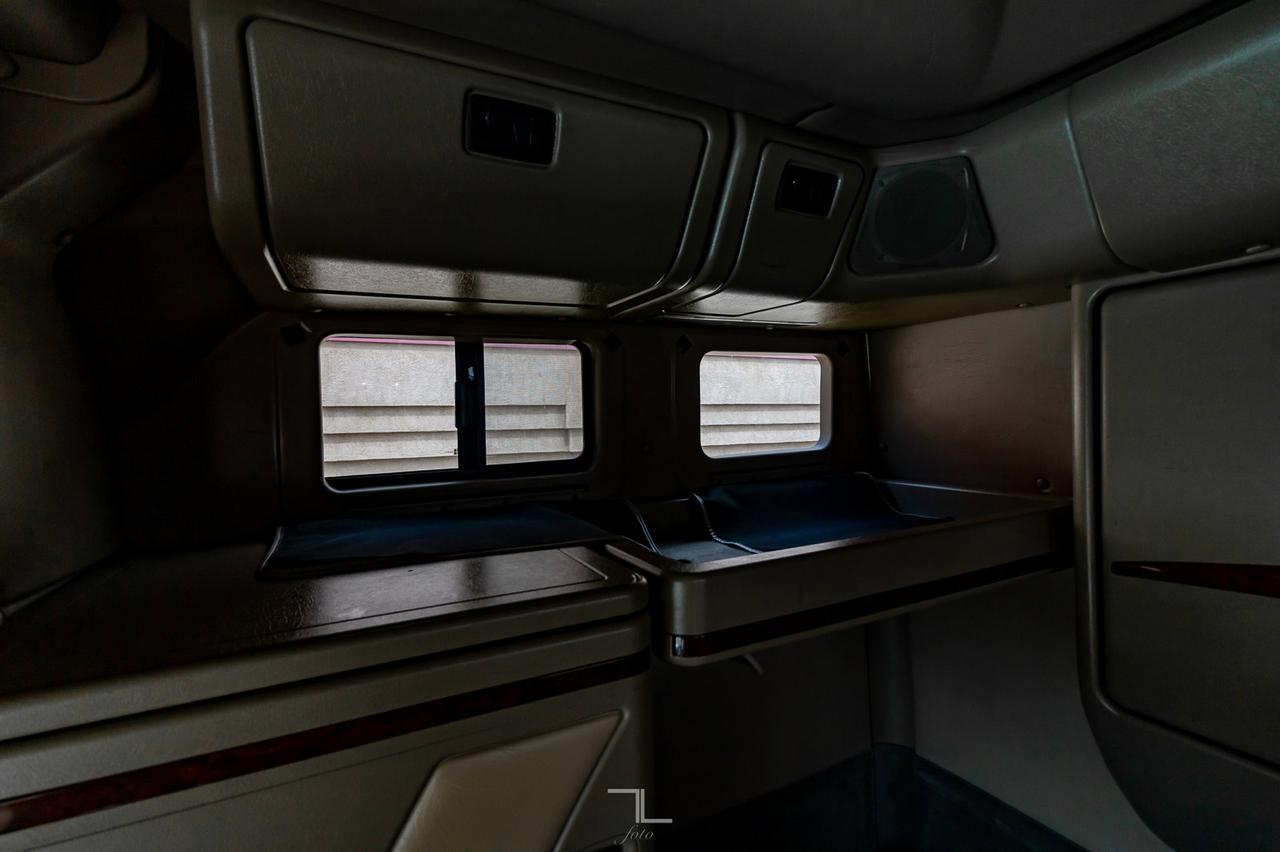 2018 International 9900i Eagle Tractor Sleeper Red Deer AB