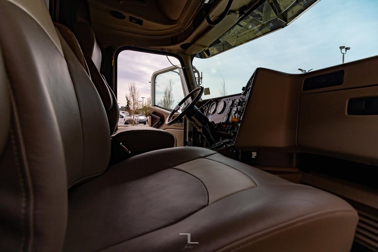 2018 International 9900i Eagle Tractor Sleeper Red Deer AB