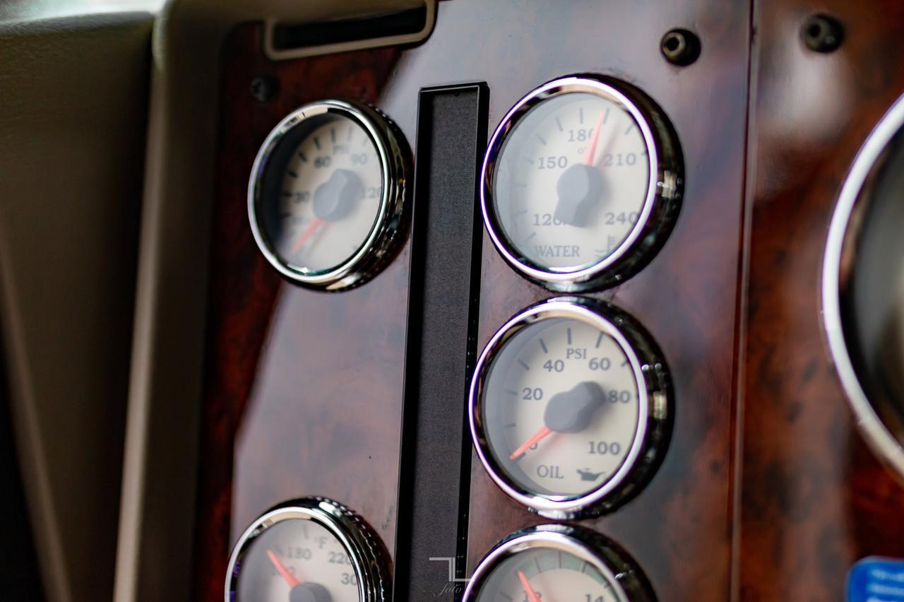 2018 International 9900i Eagle Tractor Sleeper Red Deer AB