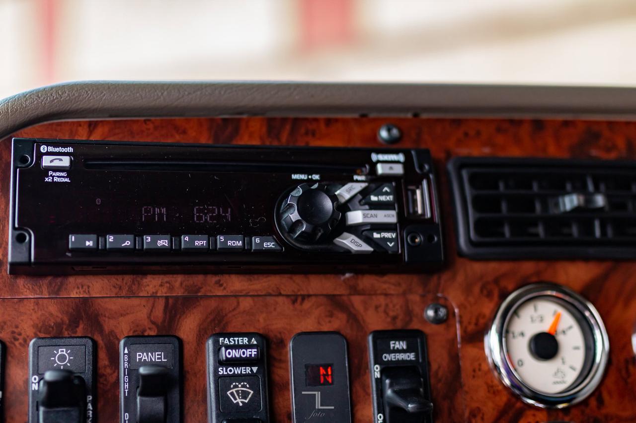 2018 International 9900i Eagle Tractor Sleeper Red Deer AB