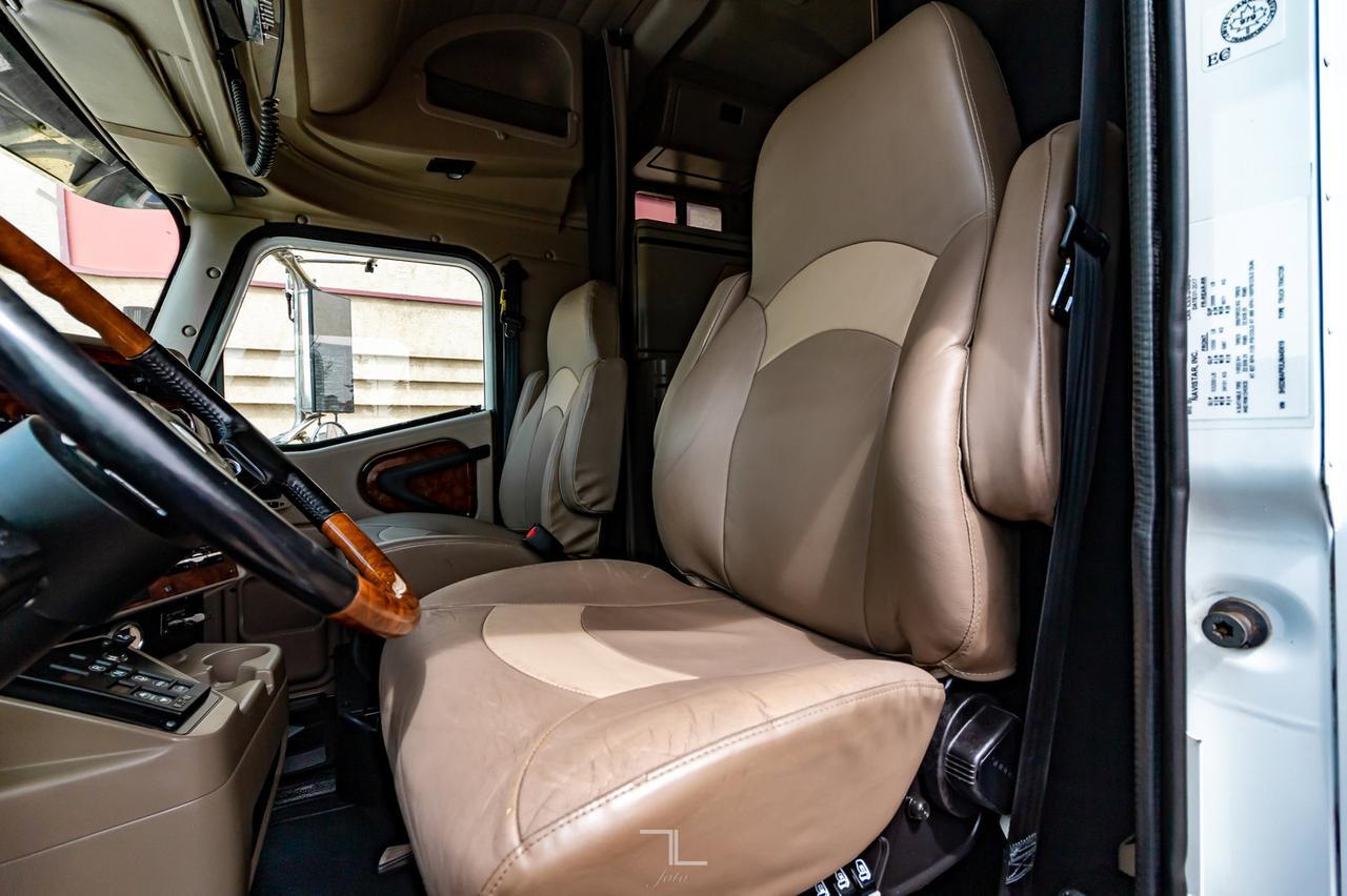 2018 International 9900i Eagle Tractor Sleeper Red Deer AB