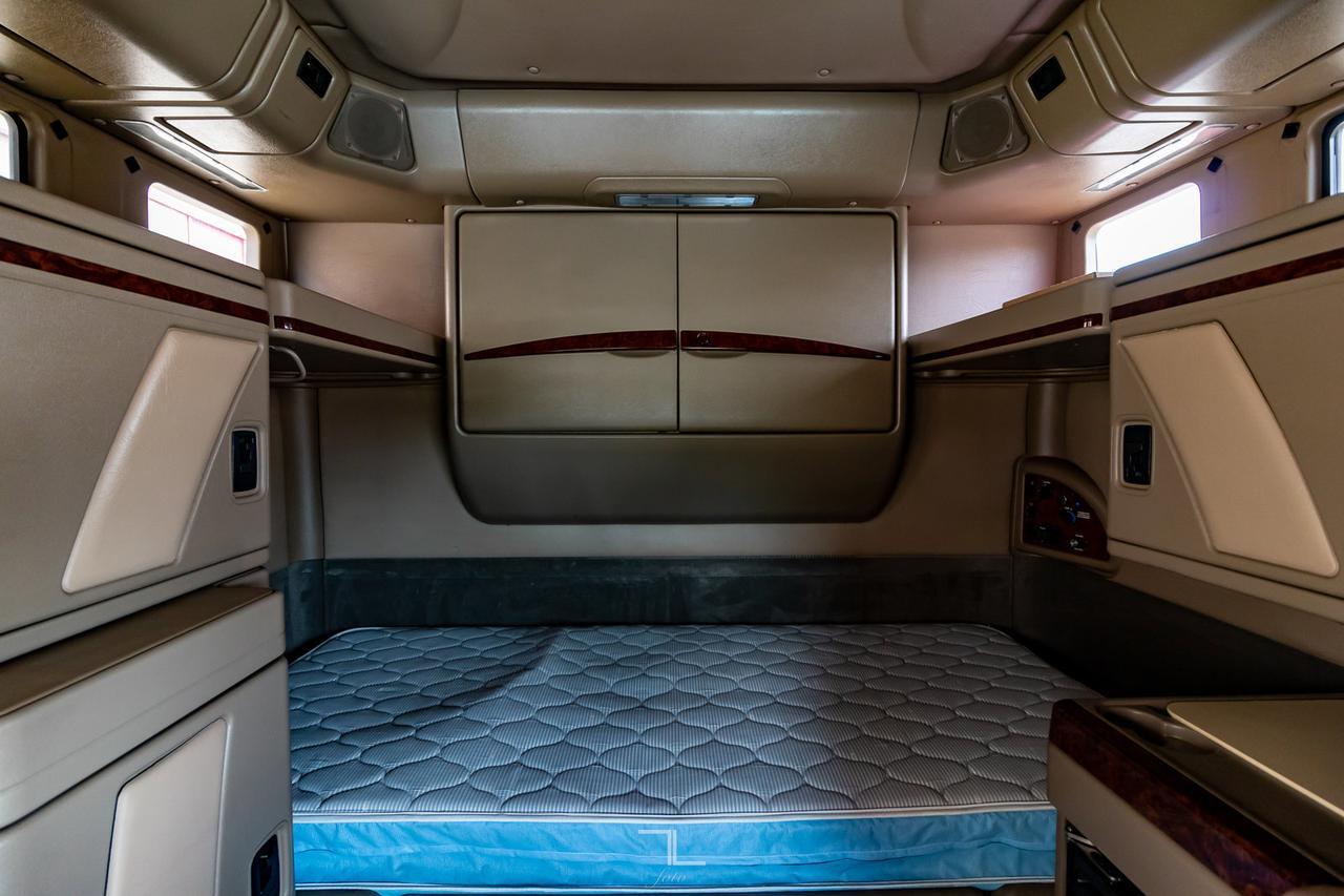 2018 International 9900i Eagle Tractor Sleeper Red Deer AB