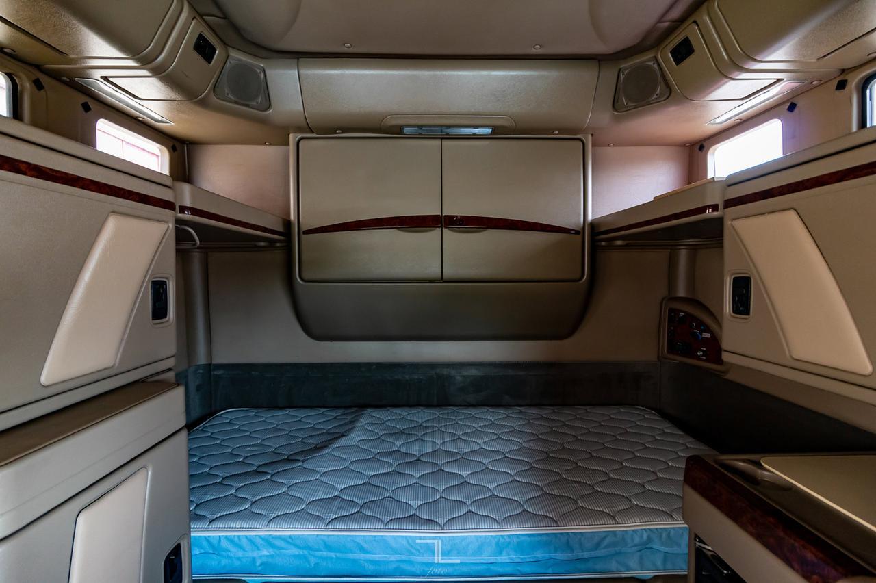 2018 International 9900i Eagle Tractor Sleeper Red Deer AB