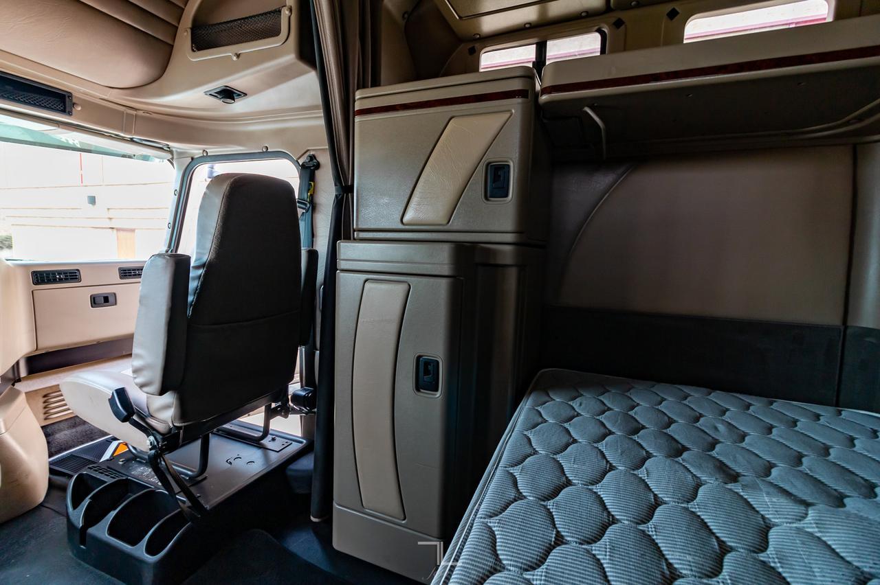 2018 International 9900i Eagle Tractor Sleeper Red Deer AB