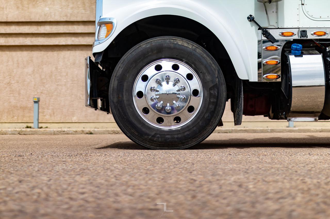 2018 International 9900i Eagle Tractor Sleeper Red Deer AB