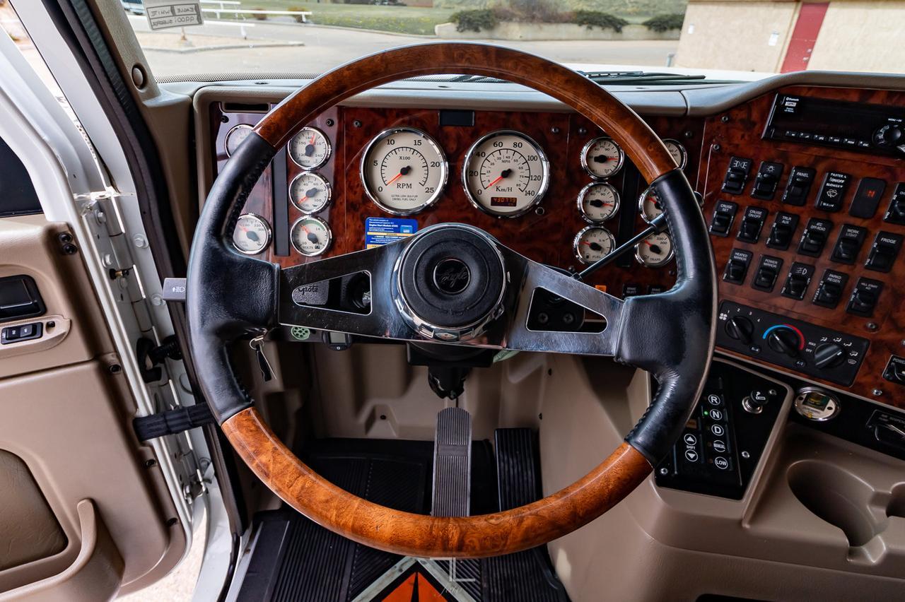 2018 International 9900i Eagle Tractor Sleeper Red Deer AB