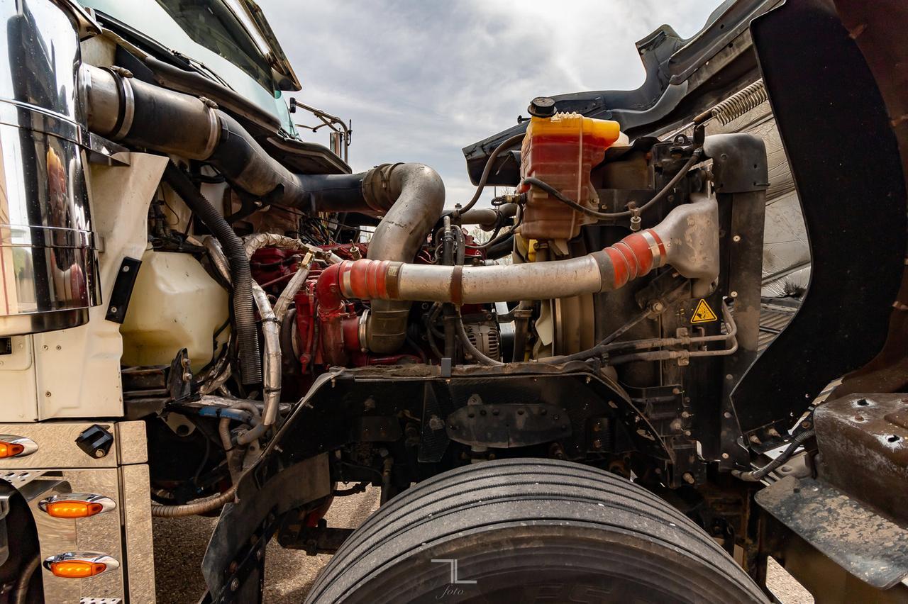 2018 International 9900i Eagle Tractor Sleeper Red Deer AB