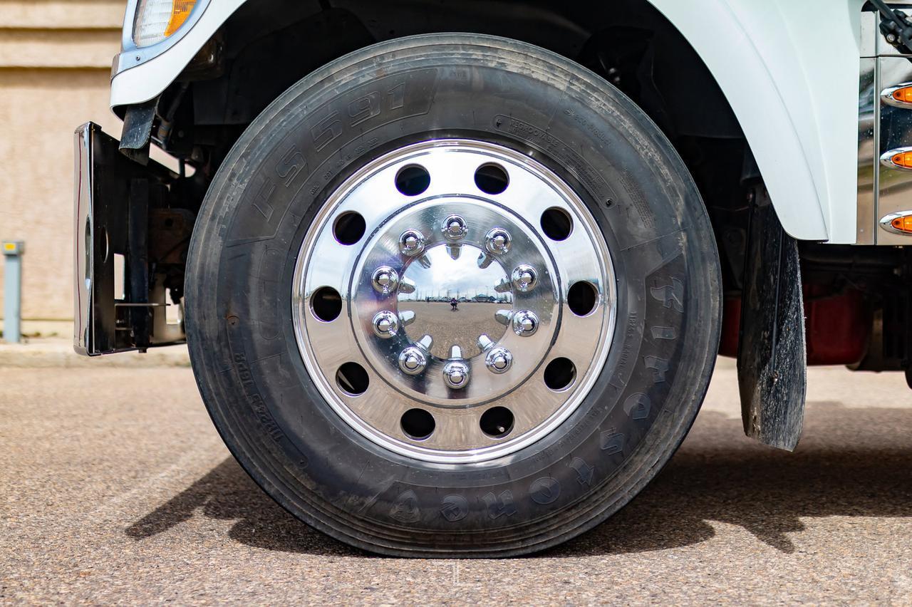 2018 International 9900i Eagle Tractor Sleeper Red Deer AB