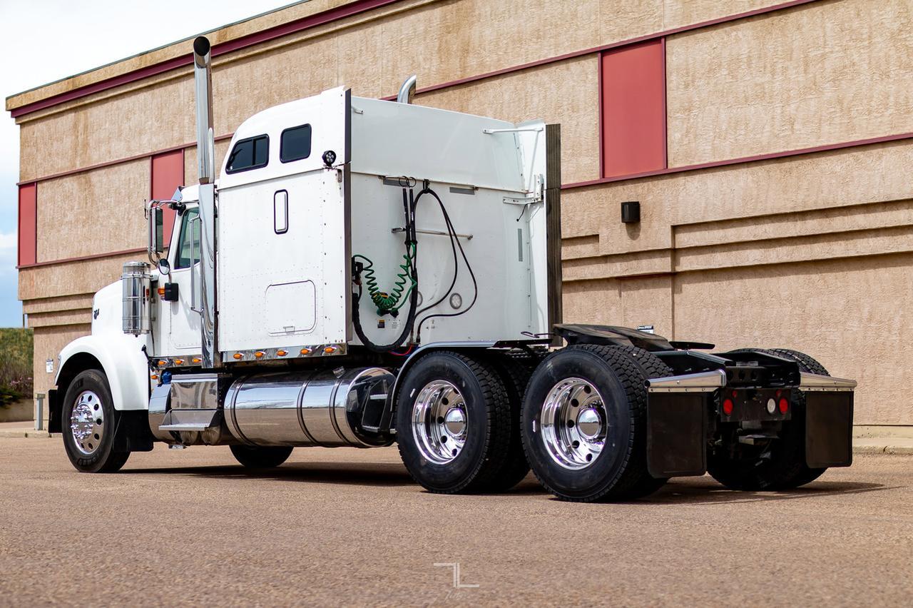 2018 International 9900i Eagle Tractor Sleeper Red Deer AB