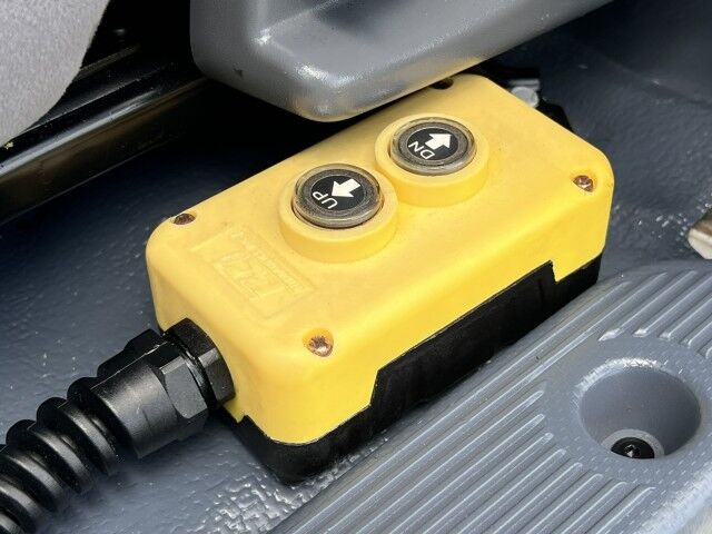 2018 Isuzu NPR Crew Cab GAS 14' Aluminum Slanted Landscape Dump Truck Homestead FL