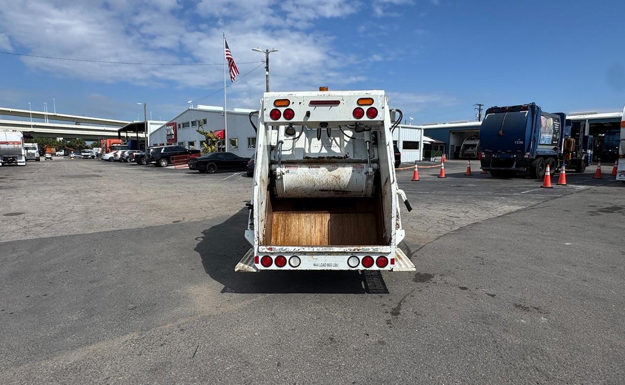 2018 Isuzu NRR 8 yard New Way Rear Loader Garbage Truck Tampa FL