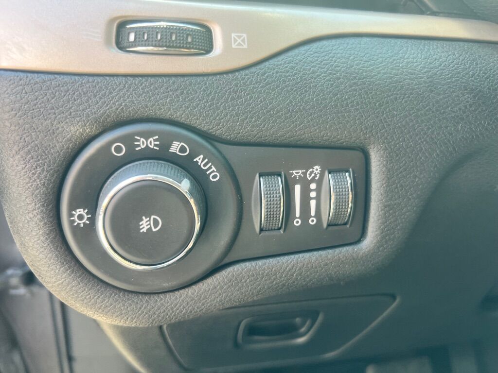 2018 JEEP CHEROKEE LATITUDE Des Moines WA
