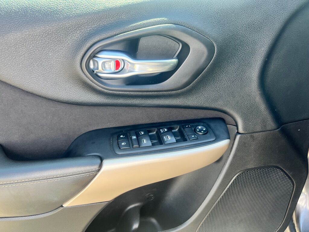 2018 JEEP CHEROKEE LATITUDE Des Moines WA