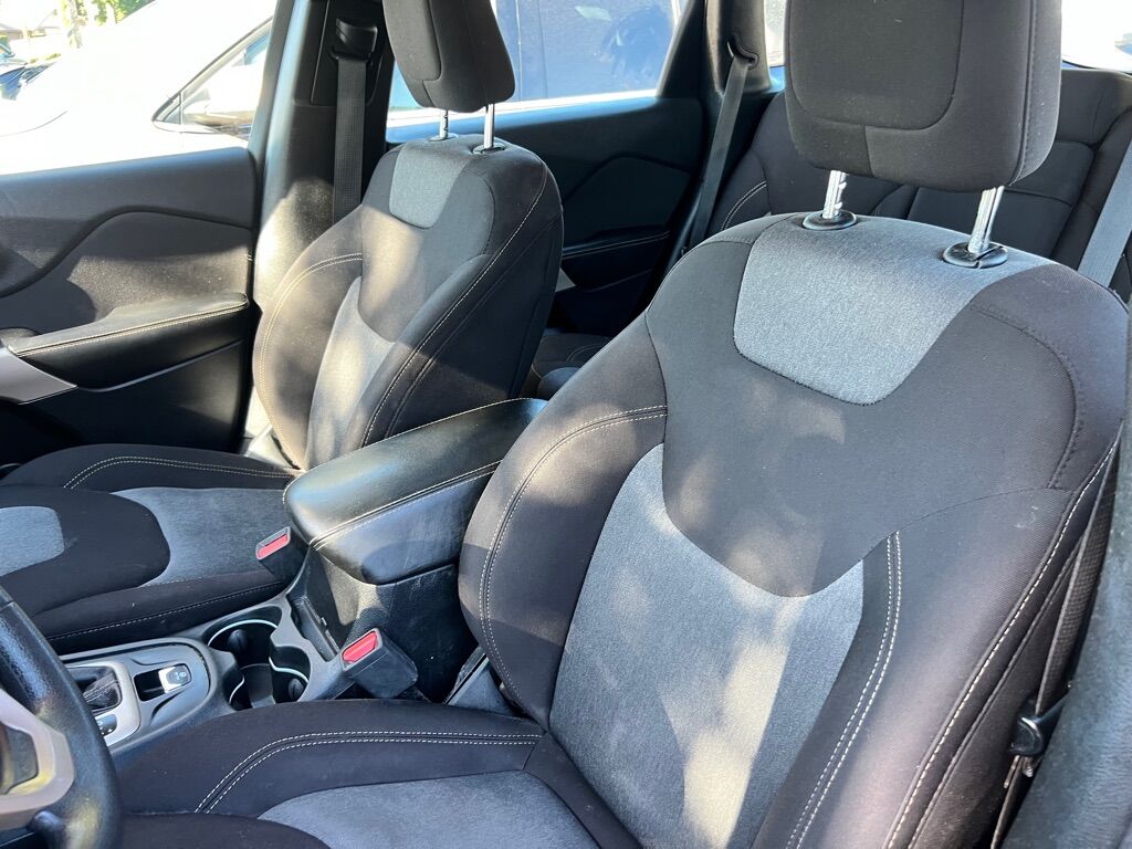 2018 JEEP CHEROKEE SPORT Des Moines WA