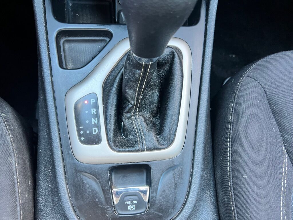2018 JEEP CHEROKEE SPORT Des Moines WA