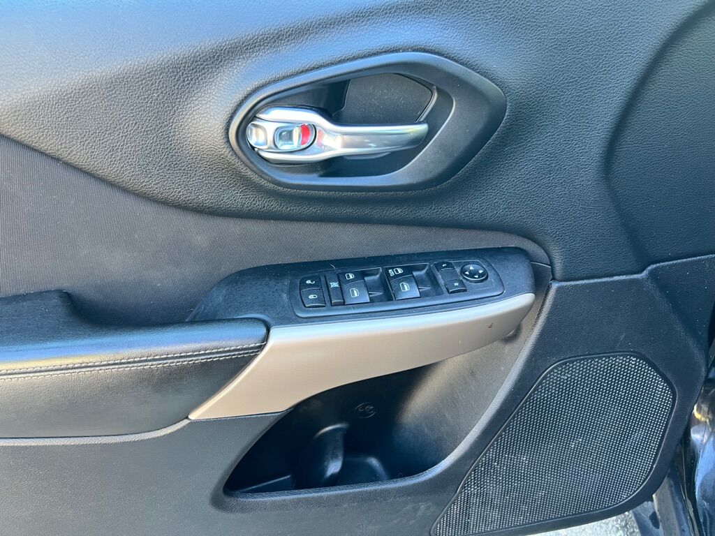 2018 JEEP CHEROKEE SPORT Des Moines WA